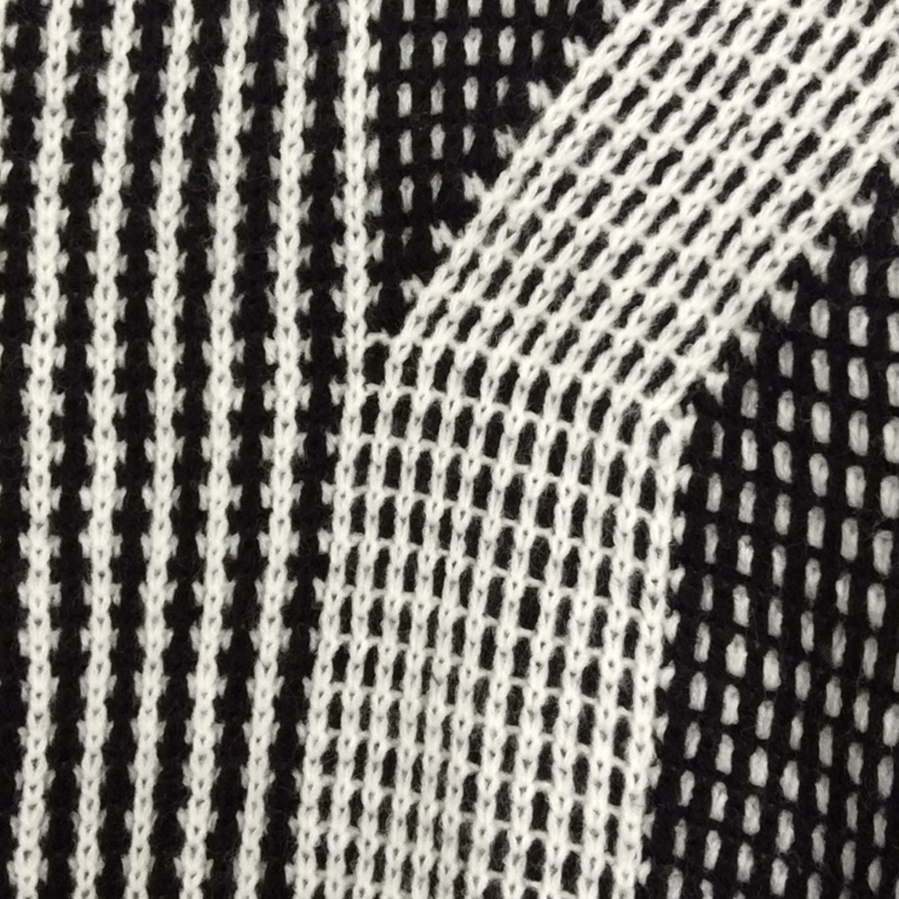 Beautiful brand new poncho - Picture 3 of 7